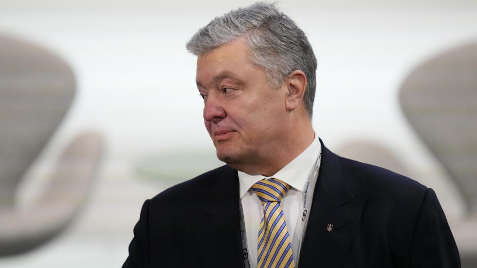 Tiết lộ mới của cựu Tổng thống Ukraine sau khi bị ngăn xuất cảnh ra nước ngoài - 1