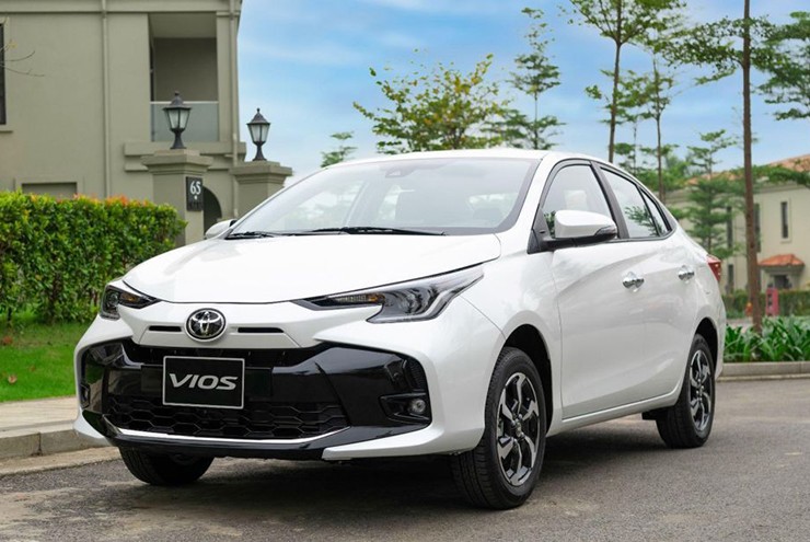 Toyota tung loạt giảm giá mới cho xe ô tô tại Việt Nam - 3