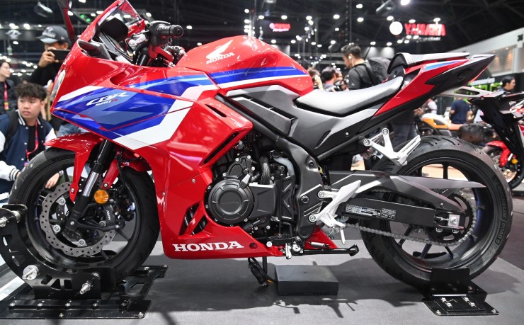 2024 Honda CBR500R được thiết kế lại, đem lại diện mạo thể thao hơn.&nbsp;
