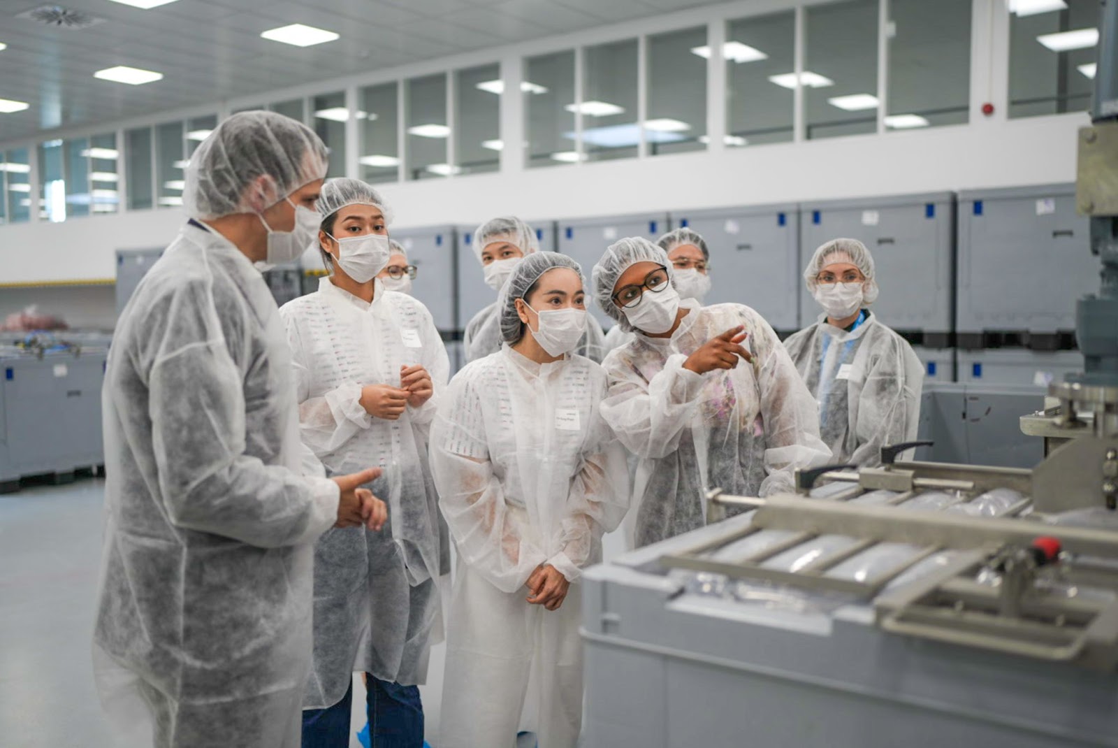 Hoa hậu Đoàn Thiên Ân khám phá quy trình sản xuất nghiêm ngặt bên trong nhà máy collagen số 1 tại Đức - 1