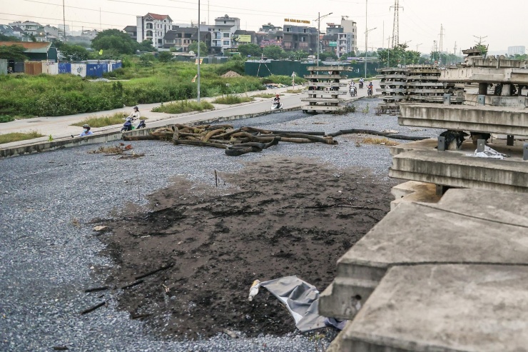 Cầu vượt bị &#39;bỏ quên&#39; trên đại lộ nghìn tỷ ở Hà Nội - 10