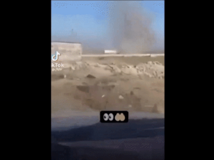 Video: Khoảnh khắc loạt rocket được bắn từ "xe bồn chở xăng" ở Iraq để tấn công lực lượng Mỹ