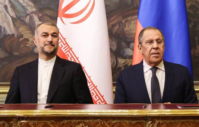 Ngoại trưởng Nga Sergey Lavrov và Ngoại trưởng Iran Hossein Amir-Abdollahian. Ảnh: Tass