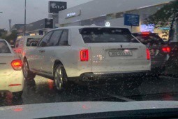 Trúng đấu giá 14,495 tỷ đồng, biển số 30K-555.55 được gắn lên Rolls-Royce Cullinan