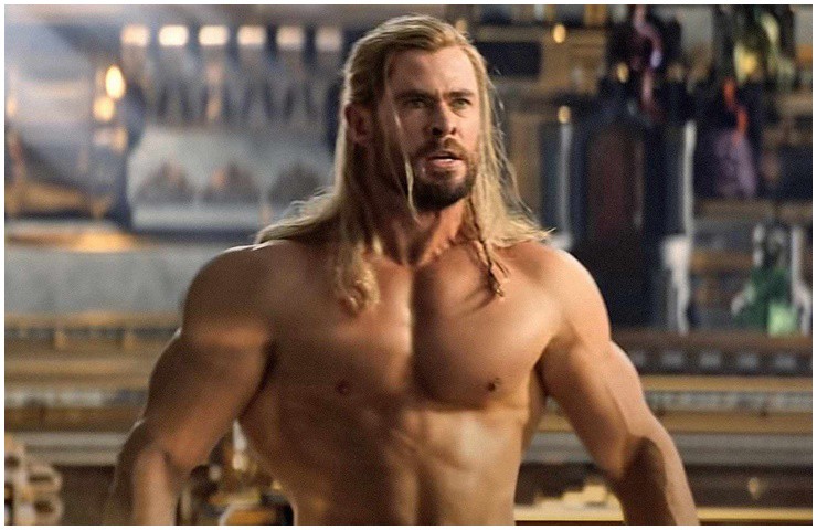 &#34;Thần sấm&#34; Chris Hemsworth‍ cũng khiến bao người mê mẩn với ngực trần quyến rũ.&nbsp;
