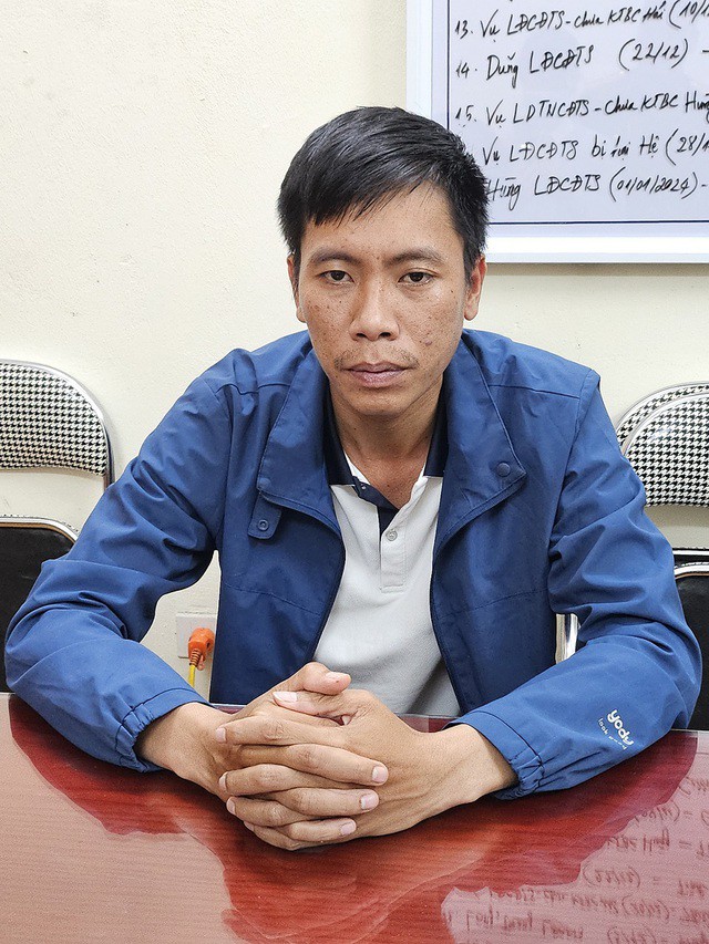 Nghi phạm lừa đảo Nguyễn Văn Hưởng tại cơ quan công an