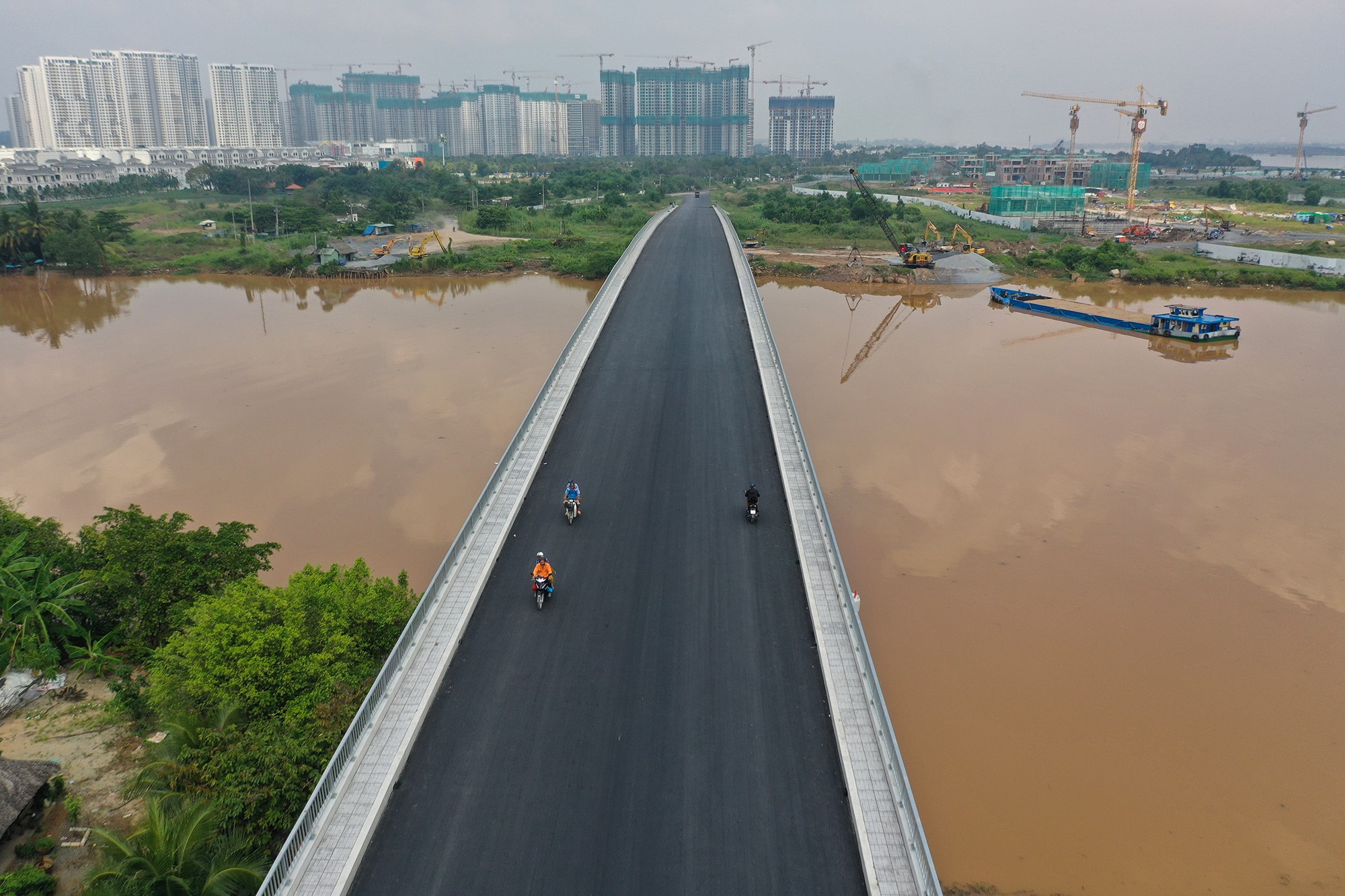 Đến cuối năm 2022, dự án được hoàn tất công tác bồi thường và bàn giao mặt bằng cho chủ đầu tư tiếp tục tiếp tục thi công. Đến cuối tháng 11, cây cầu đã gần như hoàn thiện, dự kiến được thông xe trong tháng 12. Cầu có chiều dài 490m, rộng 14m, có 4 làn xe.