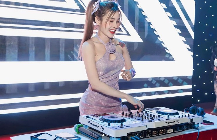 Cô từng chia sẻ về suy nghĩ làm DJ phải ăn mặc kiệm vải, cách nhận định của T-Tina đã làm nhiều người gật gù.&nbsp;
