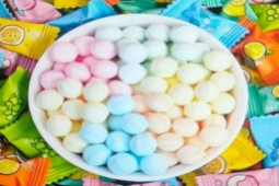 Thêm 29 học sinh nghi ngộ độc do ăn kẹo lạ