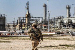Quân đội Mỹ sử dụng dầu mỏ bị cấm vận của Nga như thế nào?