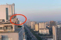 VIDEO: Nghẹt thở giải cứu cô gái trẻ đứng trên nóc chung cư 27 tầng