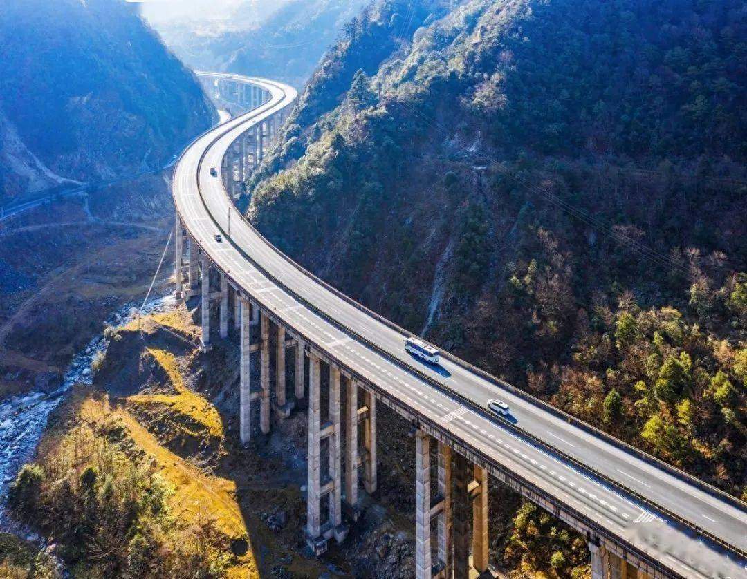 4 con đường cao tốc đẹp nhất Trung Quốc - 4