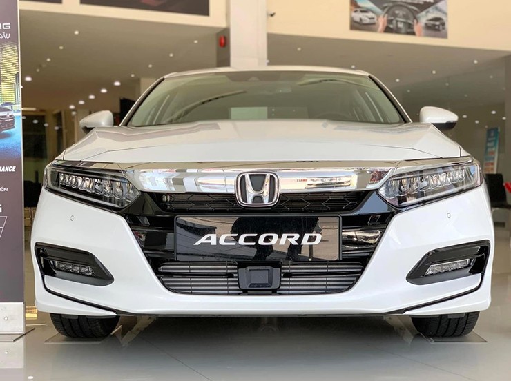 Nỗ lực hút khách, Honda Accord giảm giá kỷ lục 220 triệu đồng - 4