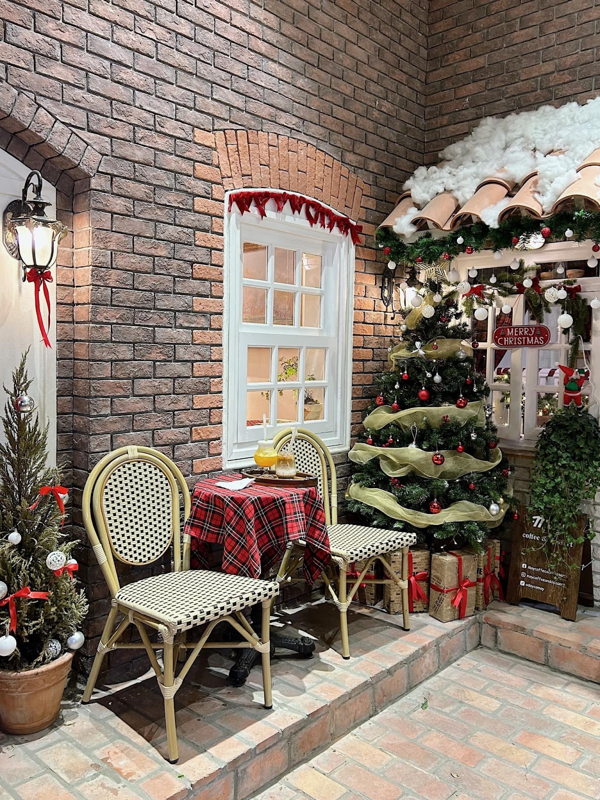 Những quán café từ dễ thương tới sang xịn, giơ máy lên là có ảnh đẹp mùa Giáng sinh