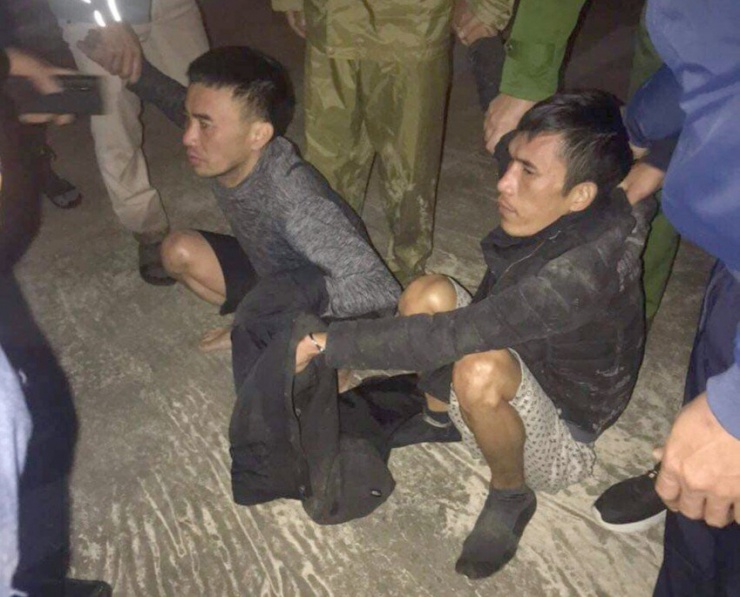 Cảnh sát kể giây nổ súng bắt 2 phạm nhân trốn trại giam Xuân Hà - 1