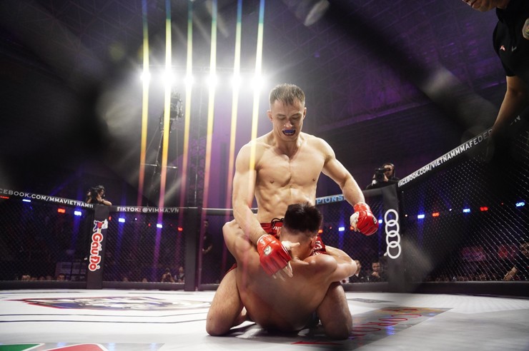 Nóng rực MMA: 3 võ sỹ Việt Nam tuột đai vô địch, thua đau vì "địa chiến" - 4