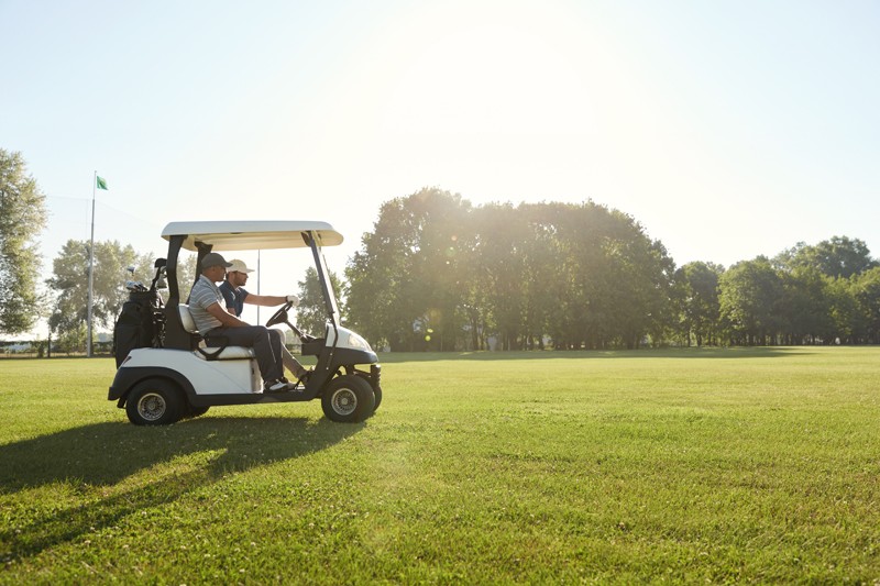 Golf cart là xe dùng chuyên chở golfer.