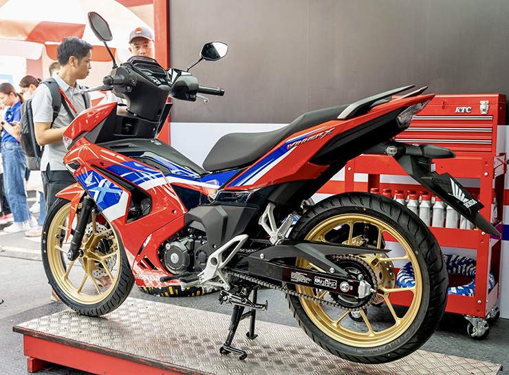 Honda giới thiệu bộ đôi xe máy mới Winner X 2024 và Wave RSX FI - 1