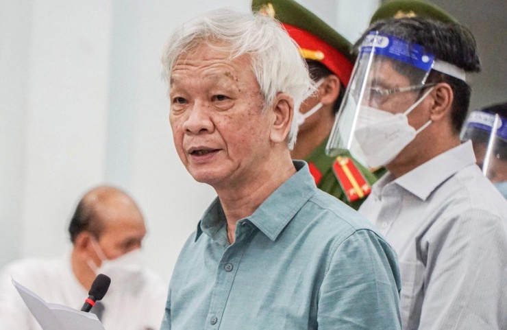 Ông Nguyễn Chiến Thắng, cựu chủ tịch UBND tỉnh Khánh Hòa bị xét xử trong hồi năm 2022. Ảnh: XUÂN HOÁT