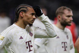 Video bóng đá Frankfurt - Bayern Munich: Tan nát nhà vô địch, dứt mạch không thắng (Bundesliga)