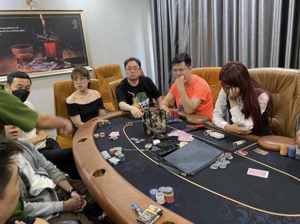 Hà Nội: Triệt phá đường dây đánh bạc Poker trên 20 tỷ đồng - 2