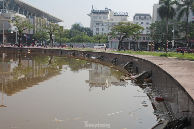 Nhếch nhác công viên trăm tỷ nằm giữa hai quận ở Hà Nội - 19