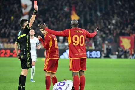 Hỗn loạn trận đấu của Roma & Mourinho: Lukaku ghi bàn sớm, bị thẻ đỏ vì cú xoạc rợn người