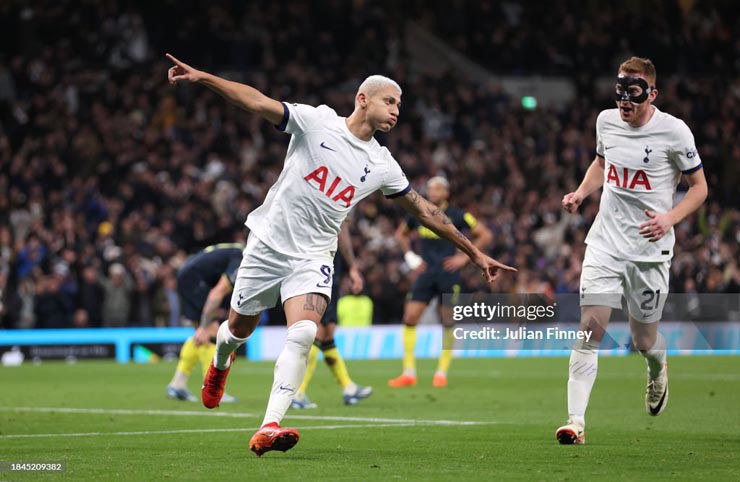 Tottenham giành chiến thắng quan trọng