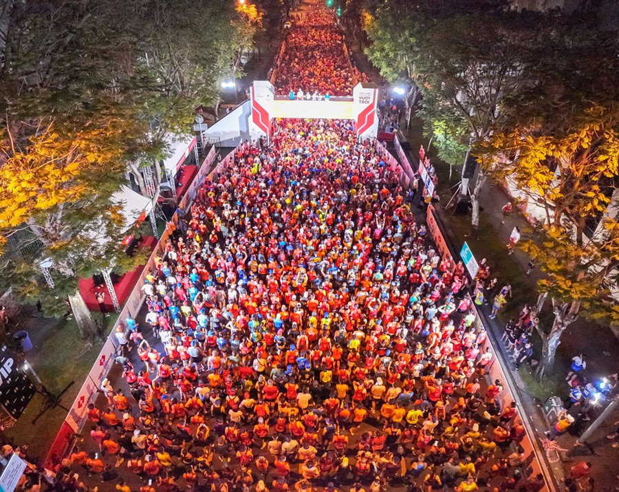 VĐV Yebei Edwin Kiptoo và Nguyễn Thị Oanh vô địch Marathon Quốc tế TP. HCM Techcombank mùa giải thứ 6 - 7