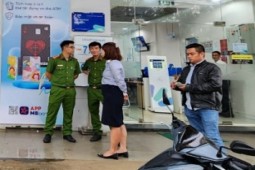 Bỗng nhiên nhặt được 37 triệu đồng từ cây ATM đẩy ra