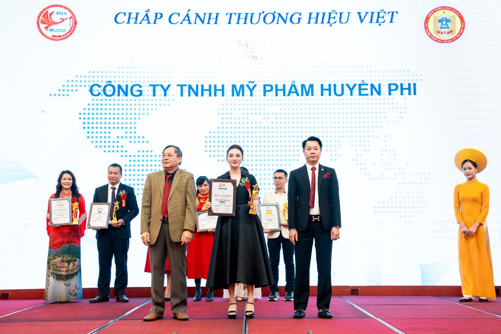 Huyền Phi Cosmetics lọt Top 10 Thương hiệu - Dịch vụ Uy tín hàng đầu Việt Nam - 1