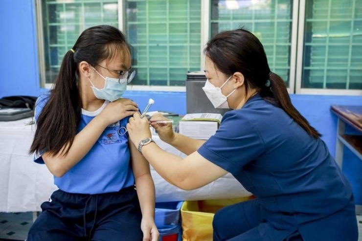 Trẻ gái sắp được tiêm vaccine HPV ngừa ung thư cổ tử cung miễn phí - 1