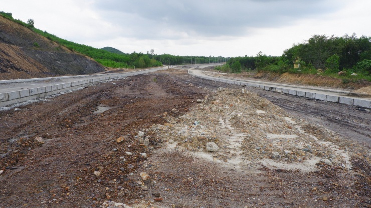 Tổng chiều dài toàn tuyến sau điều chỉnh là 19,5km (tổng chiều dài tuyến được duyệt 39km). Điều chỉnh thời gian thực hiện dự án từ giai đoạn 2017-2020 thành giai đoạn 2017-2024. Tổng mức đầu tư không thay đổi 1.499 tỷ đồng. Thực hiện chuyển nguồn vốn của giai đoạn 2 (hơn 360 tỷ đồng) bổ sung vào chi phí đền bù, chi phí dự phòng và chi phí xây dựng của giai đoạn 1.