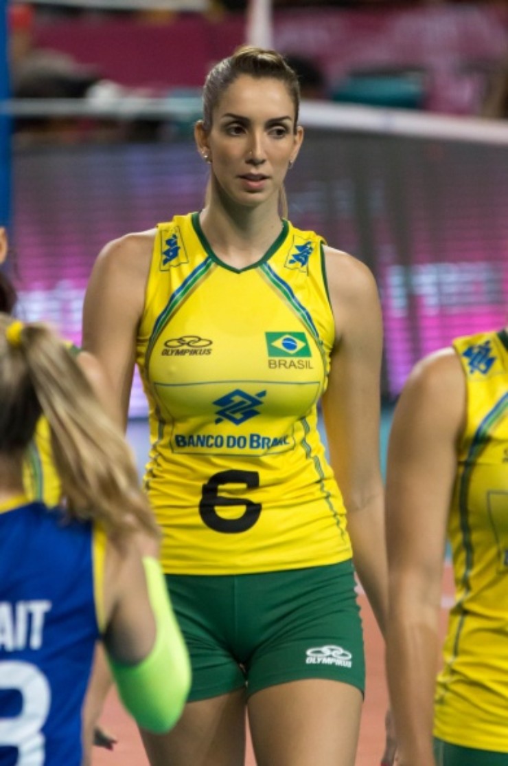 Thaisa (Gerdau Minas) cao 1m96