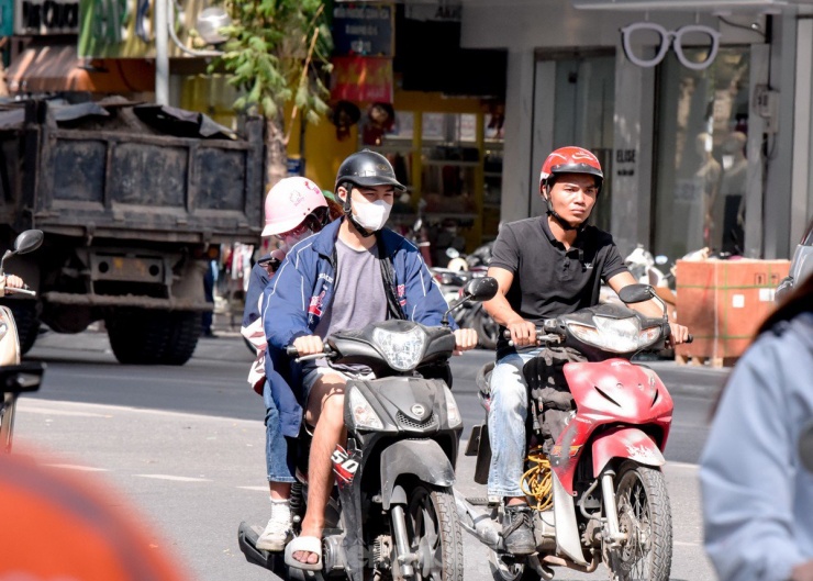 Nhiều người Thủ đô đã cảm nhận được một "mùa đông không lạnh" hay "mùa hè dài bất tận".