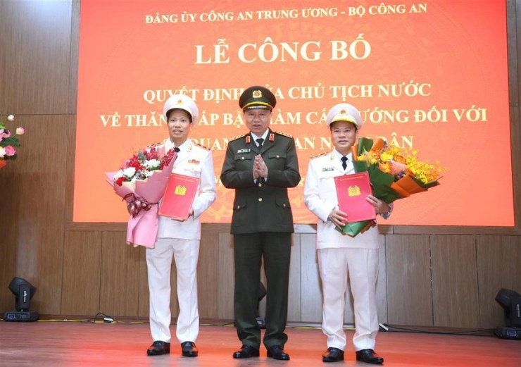2 Thứ trưởng Bộ Công an được thăng cấp bậc hàm lên Trung tướng - 1