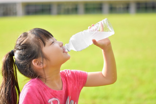 Phản ứng của bạn là gì nếu con nói: “Mẹ ơi, lấy cho con ly nước?” - 2