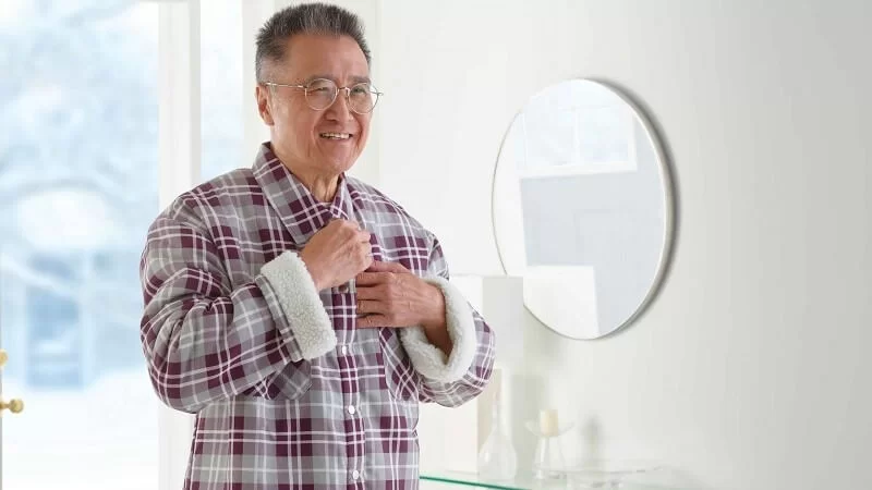 Nguy cơ hạ thân nhiệt, té ngã, đột quỵ gia tăng ở người cao tuổi trong mùa lạnh - 2