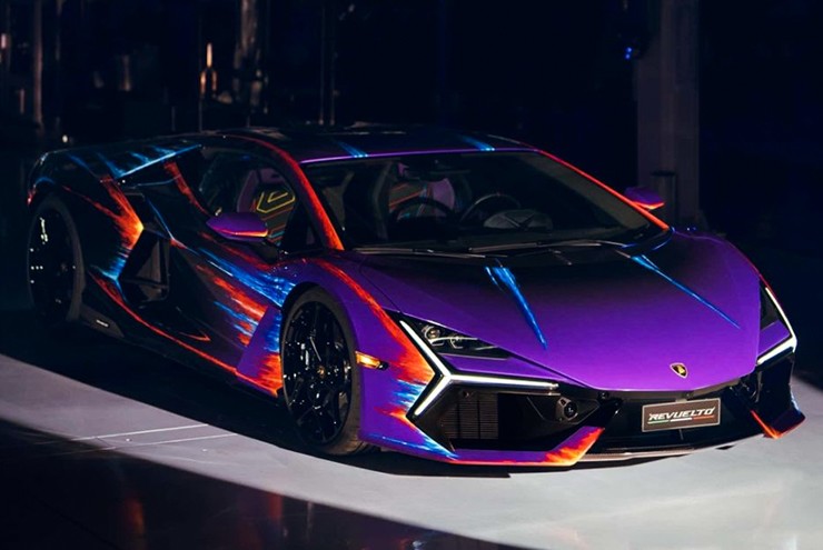 Ngắm lớp sơn độc đáo trên mẫu siêu xe Lamborghini Revuelto mất 18 ngày để hoàn thành - 2