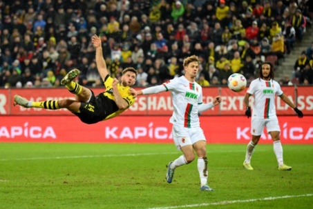 Video bóng đá Augsburg - Dortmund: Bỏ lỡ quá nhiều, tiếp đà trượt dốc (Bundesliga)