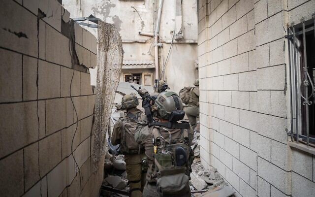 Thông tin bất ngờ vụ quân đội Israel bắn nhầm khiến 3 con tin bỏ mạng - 1