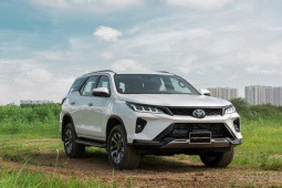 Giá xe Toyota Fortuner lăn bánh tháng 12/2023, giảm 50% LPTB