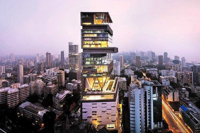 Antilia là tòa nhà thuộc sở hữu tư nhân đắt nhất hành tinh, ước tính có giá lên đến 2 tỷ USD.
