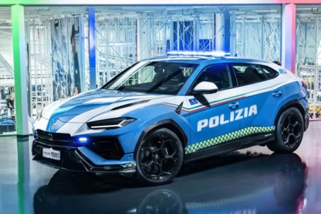 Cảnh sát Ý tiếp nhận siêu SUV Lamborghini Urus