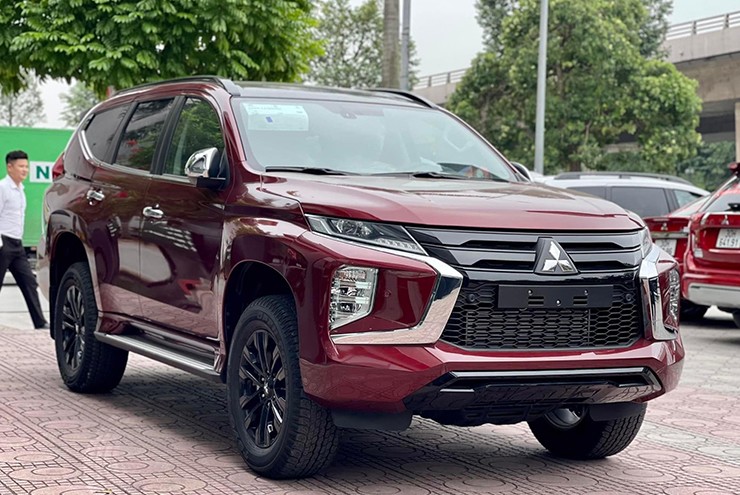 Mitsubishi Pajero Sport hoàn toàn mới lộ ảnh phác thảo - 3