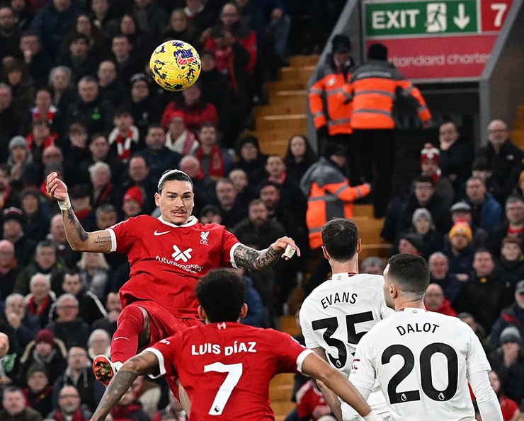 MU đứng vững trước Liverpool