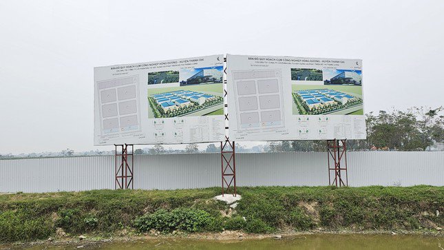 Phân lô, bán nền đất cụm công nghiệp rầm rộ ở huyện ngoại thành Hà Nội - 1