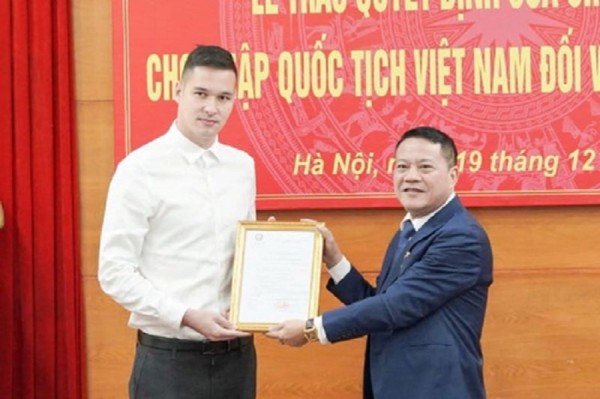 Nguyễn Filip nhận quốc tịch Việt Nam.Ảnh: CAHN.