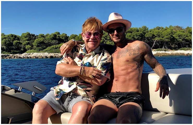 Beckham khoe khéo body đẹp không tỳ vết khi chụp ảnh với người bạn thân thiết Elton John.
