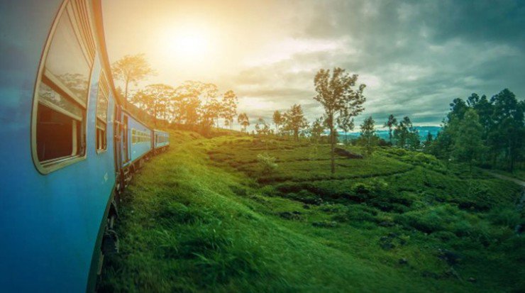 Ella, Sri Lanka: Thị trấn nhỏ Ella là một trong những viên ngọc ẩn hàng đầu ở châu Á. Hãy thắt chặt dây giày để có chuyến đi bộ ngoạn mục lên đỉnh Little Adam hoặc đi bộ dọc theo đường sắt để tìm đường mòn đến Ella Rock, ngắm hoàng hôn qua Ella Gap hoặc khám phá một trong nhiều thác nước rải rác quanh khu vực. Dù bạn làm gì, Ella chắc chắn sẽ là một trong những địa điểm yêu thích của bạn ở Sri Lanka.
